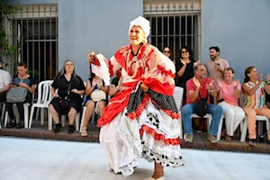 Desfile de Llamadas 2025: tambores, bailes y cultura afro-uruguaya iluminan las calles de Montevideo en el inicio del carnaval más largo del mundo