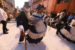 Desfile de Llamadas 2025: tambores, bailes y cultura afro-uruguaya iluminan las calles de Montevideo en el inicio del carnaval más largo del mundo
