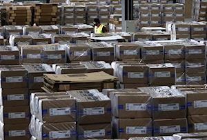 En Ecuador avanza la distribución de paquetes electorales para los comicios presidenciales y legislativas de este 9 de febrero: más de 13,7 millones de electores, dentro y fuera del país, están convocados a las urnas