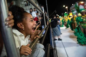 Desfile de Llamadas 2025: tambores, bailes y cultura afro-uruguaya iluminan las calles de Montevideo en el inicio del carnaval más largo del mundo