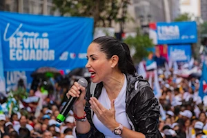 Multitud acompañó a la candidata presidencial de Ecuador, Luisa González, en su cierre de Campaña en Guayaquil