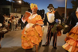 Desfile de Llamadas 2025: tambores, bailes y cultura afro-uruguaya iluminan las calles de Montevideo en el inicio del carnaval más largo del mundo