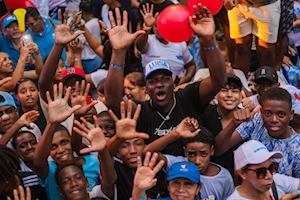 Multitud acompañó a la candidata presidencial de Ecuador, Luisa González, en su cierre de Campaña en Guayaquil