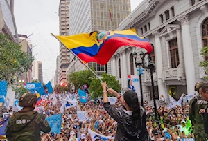 Multitud acompañó a la candidata presidencial de Ecuador, Luisa González, en su cierre de Campaña en Guayaquil