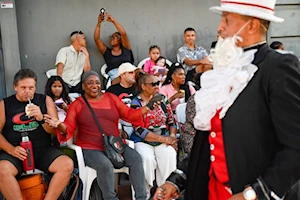 Desfile de Llamadas 2025: tambores, bailes y cultura afro-uruguaya iluminan las calles de Montevideo en el inicio del carnaval más largo del mundo