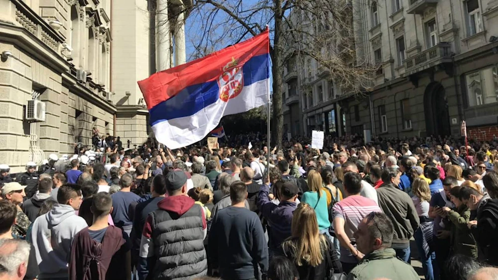 Manifestaciones antigubernamentales marcan 100 días de tragedia serbia