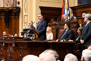 “Vamos a construir un mejor Uruguay, hoy comenzamos”: Orsi tomó juramento este sábado ante el Parlamento como nuevo presidente de Uruguay para el periodo 2025-2030
