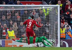 PSG eliminó al Liverpool en Anfield y avanzó a cuartos de la Champions League, tras un dramático partido que forzó la definición en tanda de penales: Donnarumma se puso la capa de héroe con dos atajadas