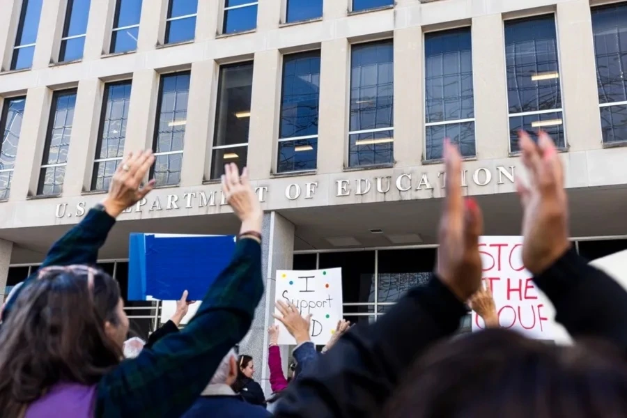 Trump desmantela el Departamento de Educación con despidos masivos