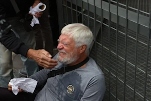 Brutal represión en Buenos Aires: fuerzas de seguridad de Argentina atacaron con gases, balas de goma y camiones hidrantes a jubilados, quienes acompañados por hinchas de fútbol y sindicatos, protestaban frente al Congreso por pensiones dignas