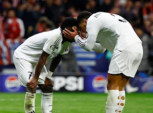 En un duelo de infarto, el Real Madrid venció al Atlético de Madrid en una dramática tanda de penales y selló su pase a los cuartos de final de la Champions League. Ahora, los merengues se medirán ante el Arsenal en la próxima ronda