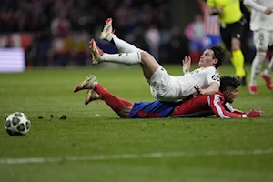 En un duelo de infarto, el Real Madrid venció al Atlético de Madrid en una dramática tanda de penales y selló su pase a los cuartos de final de la Champions League. Ahora, los merengues se medirán ante el Arsenal en la próxima ronda