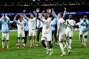 En un duelo de infarto, el Real Madrid venció al Atlético de Madrid en una dramática tanda de penales y selló su pase a los cuartos de final de la Champions League. Ahora, los merengues se medirán ante el Arsenal en la próxima ronda