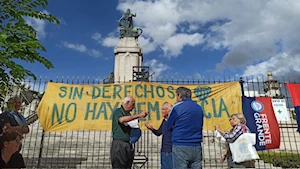 Brutal represión en Buenos Aires: fuerzas de seguridad de Argentina atacaron con gases, balas de goma y camiones hidrantes a jubilados, quienes acompañados por hinchas de fútbol y sindicatos, protestaban frente al Congreso por pensiones dignas