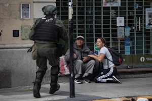 Brutal represión en Buenos Aires: fuerzas de seguridad de Argentina atacaron con gases, balas de goma y camiones hidrantes a jubilados, quienes acompañados por hinchas de fútbol y sindicatos, protestaban frente al Congreso por pensiones dignas