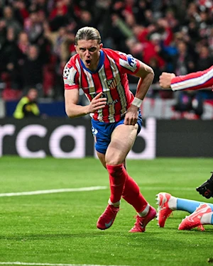 En un duelo de infarto, el Real Madrid venció al Atlético de Madrid en una dramática tanda de penales y selló su pase a los cuartos de final de la Champions League. Ahora, los merengues se medirán ante el Arsenal en la próxima ronda