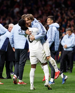 En un duelo de infarto, el Real Madrid venció al Atlético de Madrid en una dramática tanda de penales y selló su pase a los cuartos de final de la Champions League. Ahora, los merengues se medirán ante el Arsenal en la próxima ronda