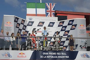 Los aficionados al motociclismo vibran en Termas de Río Hondo con el GP de Argentina: los pilotos de MotoGP homenajearon a Maradona y Messi con la 10