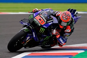 Los aficionados al motociclismo vibran en Termas de Río Hondo con el GP de Argentina: los pilotos de MotoGP homenajearon a Maradona y Messi con la 10