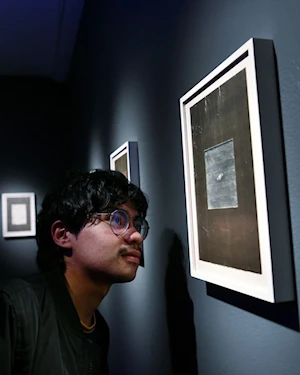 Experiencia sensorial inmersiva: Llegó a Chile la exposición conceptual “Correspondences”, del colectivo Soundwalk y la cantante estadounidense Patti Smith