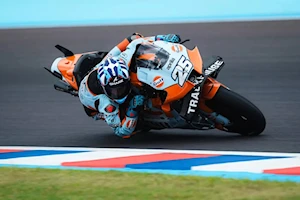 Los aficionados al motociclismo vibran en Termas de Río Hondo con el GP de Argentina: los pilotos de MotoGP homenajearon a Maradona y Messi con la 10