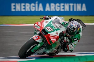 Los aficionados al motociclismo vibran en Termas de Río Hondo con el GP de Argentina: los pilotos de MotoGP homenajearon a Maradona y Messi con la 10