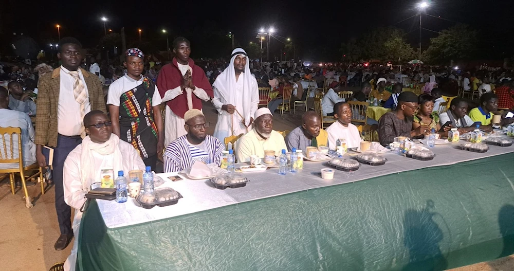 Musulmanes y cristianos rompen juntos el ayuno en Burkina Faso