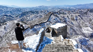 Imponente: Nevada en China deja un manto blanco sobre la Gran Muralla, legendaria fortificación considerada la mayor obra de ingeniería del mundo