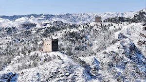 Imponente: Nevada en China deja un manto blanco sobre la Gran Muralla, legendaria fortificación considerada la mayor obra de ingeniería del mundo