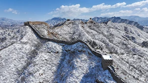 Imponente: Nevada en China deja un manto blanco sobre la Gran Muralla, legendaria fortificación considerada la mayor obra de ingeniería del mundo