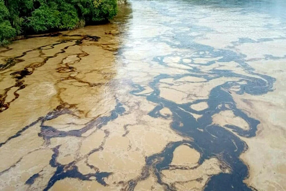 Derrame de petróleo en Ecuador afecta a 500.000 personas