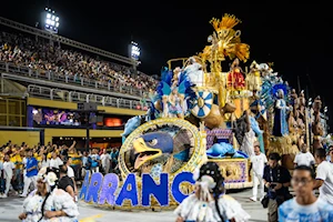 Cantos, bailes y alegría: Impresionantes y multitudinarios desfiles se ven en el tradicional carnaval de Brasil