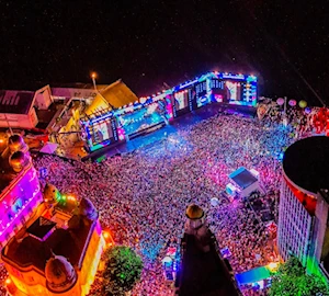 Cantos, bailes y alegría: Impresionantes y multitudinarios desfiles se ven en el tradicional carnaval de Brasil