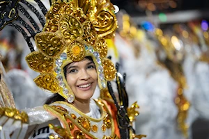 Cantos, bailes y alegría: Impresionantes y multitudinarios desfiles se ven en el tradicional carnaval de Brasil