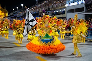 Cantos, bailes y alegría: Impresionantes y multitudinarios desfiles se ven en el tradicional carnaval de Brasil