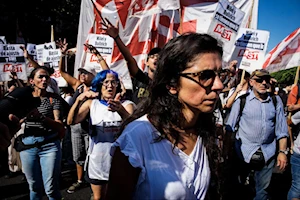 Miles de argentinos se concentraron en Buenos Aires para rechazar la represión de Milei