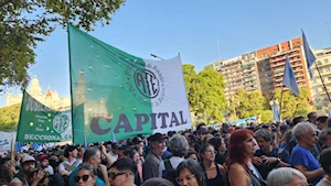 Miles de argentinos se concentraron en Buenos Aires para rechazar la represión de Milei