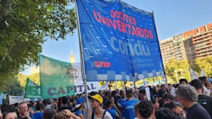 Miles de argentinos se concentraron en Buenos Aires para rechazar la represión de Milei