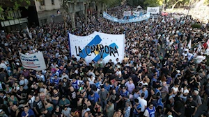 Miles de argentinos se concentraron en Buenos Aires para rechazar la represión de Milei