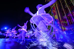 Colores y figuras se proyectan en edificios y monumentos de Zagreb, Croacia, a propósito del Festival de Luces que se celebra cada marzo en esta ciudad