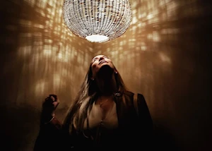 Ainala Cruz Reyes, es una de las 66 artistas visuales de la exposición "Alienaciones del límite"