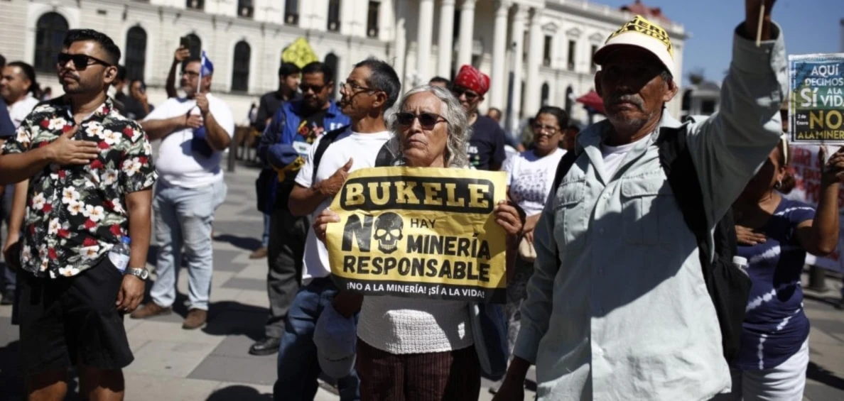 Manifestantes exigen la derogación de la ley minera en El Salvador y denuncian los riesgos ambientales que representa