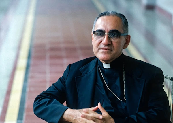 San Óscar Arnulfo Romero, asesinado por escuadrones de la muerte en 1980, marcó la historia de El Salvador con su lucha por la justicia social y los derechos humanos