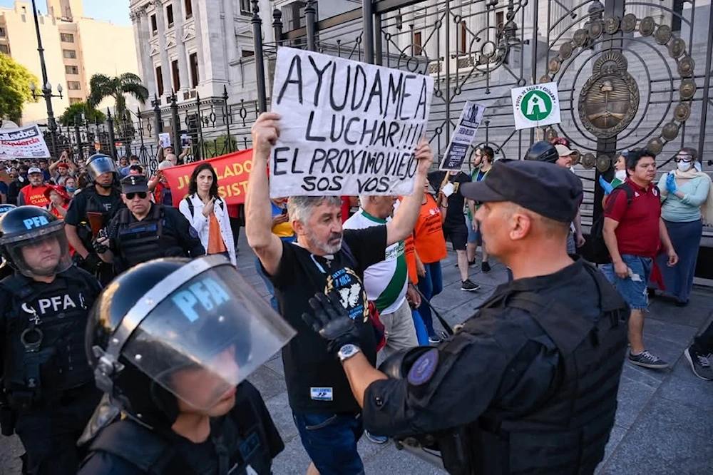 Miércoles de marcha de jubilados frente a congreso de Argentina
