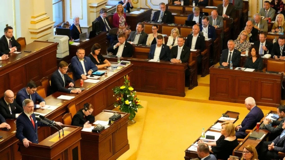 Chequia aprueba aumento en gastos de defensa en medio de dura polémica