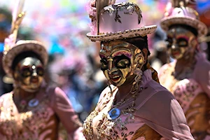 Carnavales de Oruro, Bolivia: Tradición ancestral llena de vibrantes coreografías y vestuarios deslumbrantes