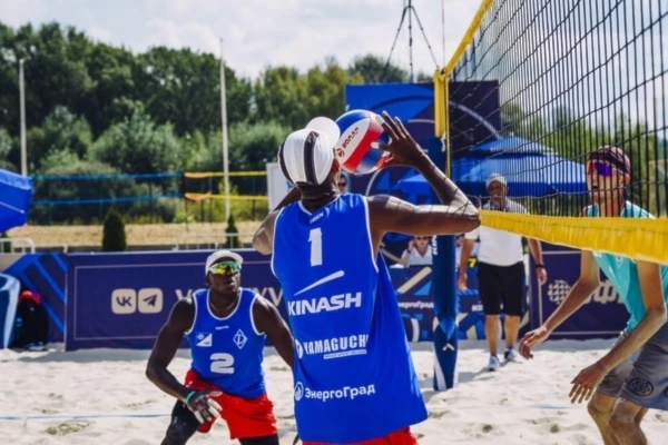 Duplas cubanas de voly de playa jugarán en torneo de nieve en Rusia