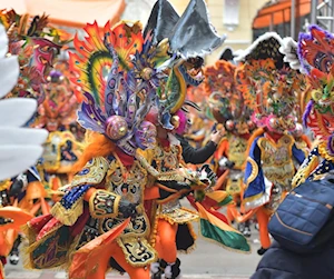 Carnavales de Oruro, Bolivia: Tradición ancestral llena de vibrantes coreografías y vestuarios deslumbrantes