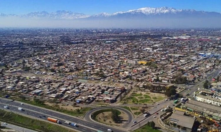 Casi 70.000 hogares amanecen sin electricidad en Santiago de Chile