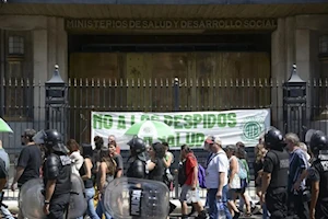 Así vivió Argentina la ola de protestas contra despidos masivos del presidente ultraderechista Javier Milei